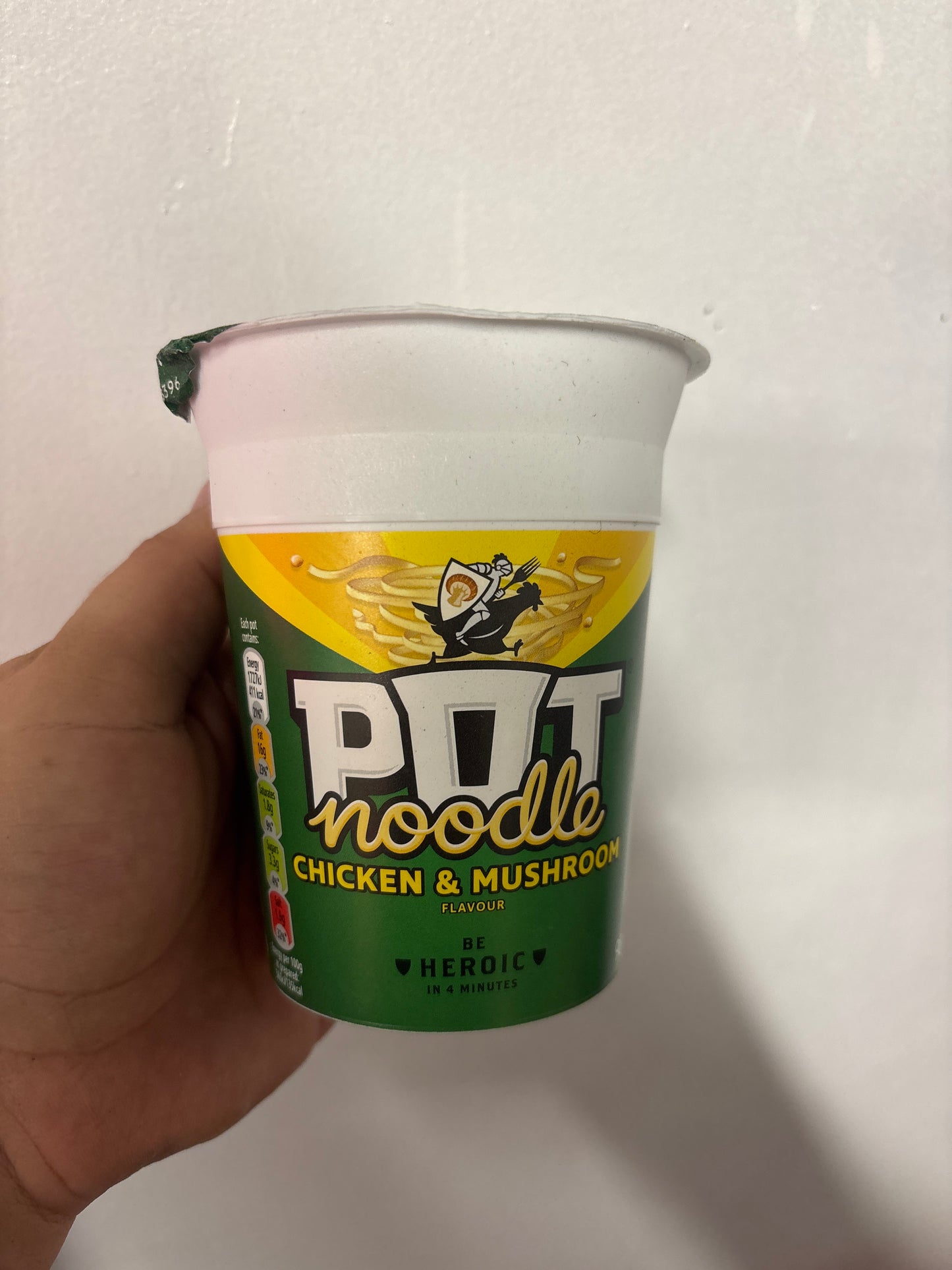 Regular Pot Noodle / Chicken & Mushroom FS