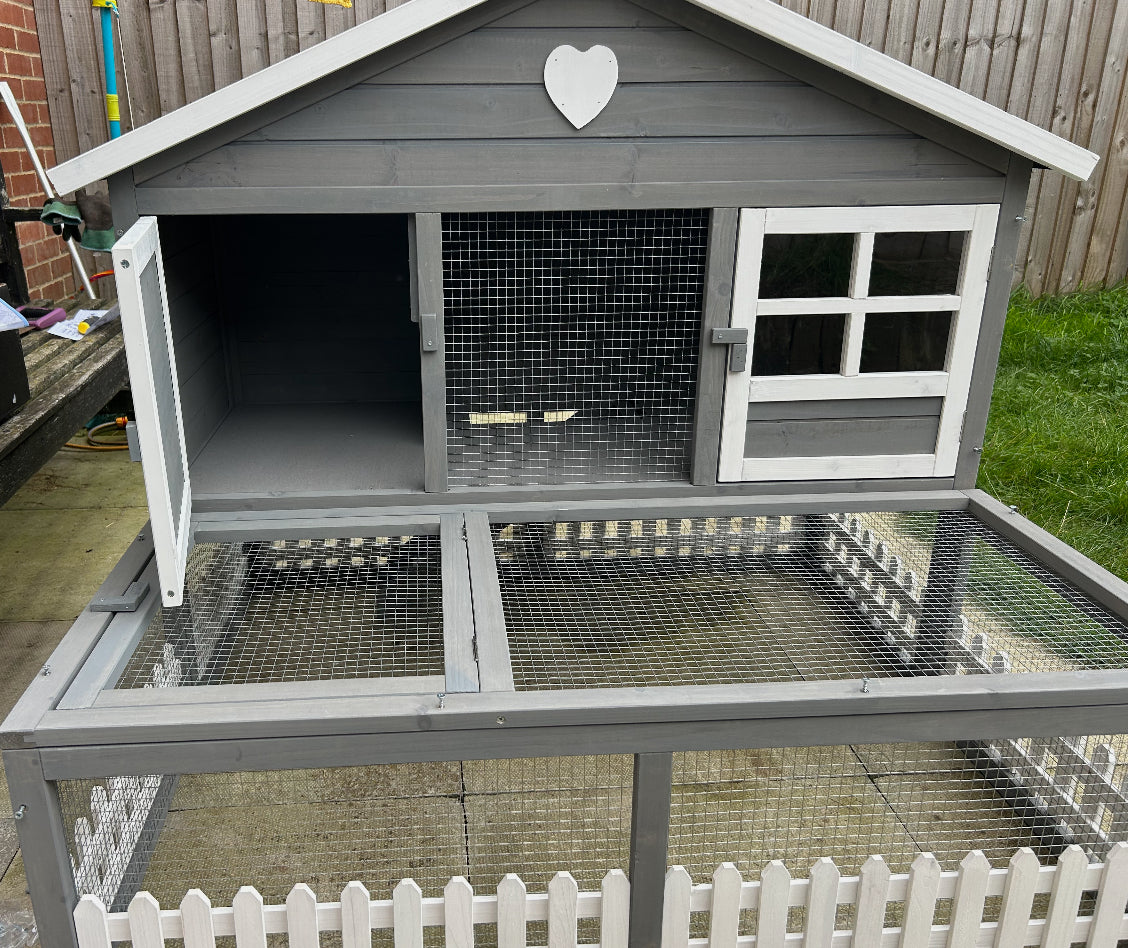 Blossom Hutch Grey / Guinea Pig