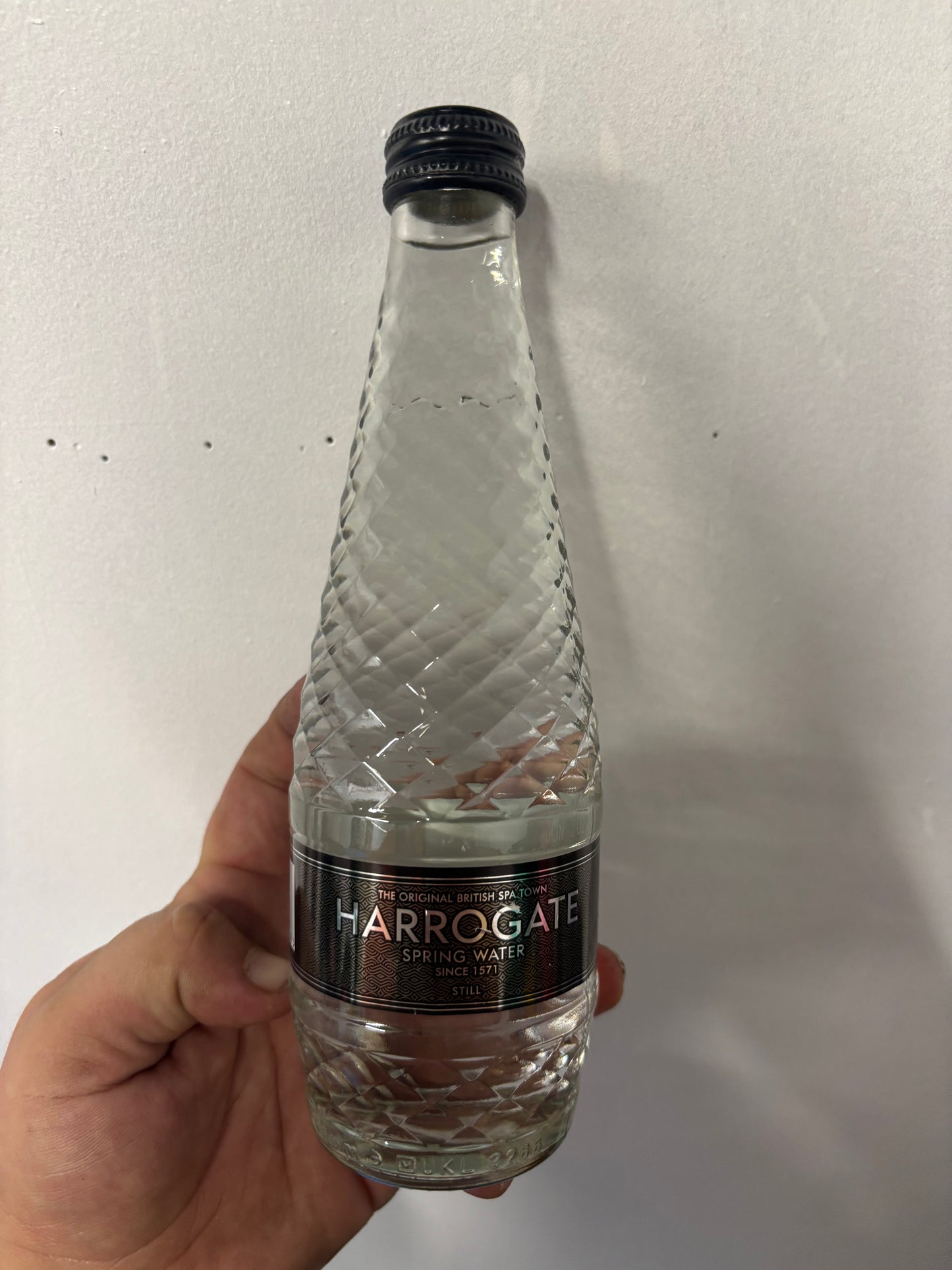 Harrogate Spring Water / 330ml Glass Bottle