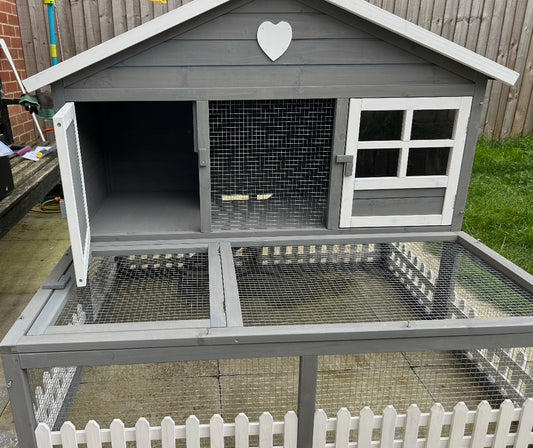 Blossom Hutch Grey / Guinea Pig